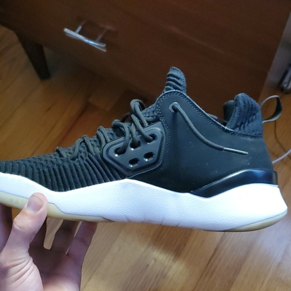 Jordan Training/Running Shoes - Picture 2 of 5